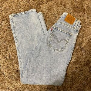 Light Wash Levi’s Ribcage Straight Jeans Size 25